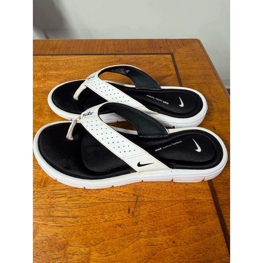 Nike Womens 9 White Flip Flops Comfort Footbed Athletic Thong Sandals